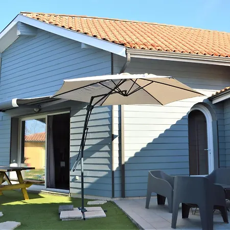 Poolside Escape By Arcachon *