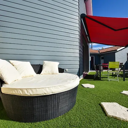 Poolside Escape By Arcachon Feriehus *