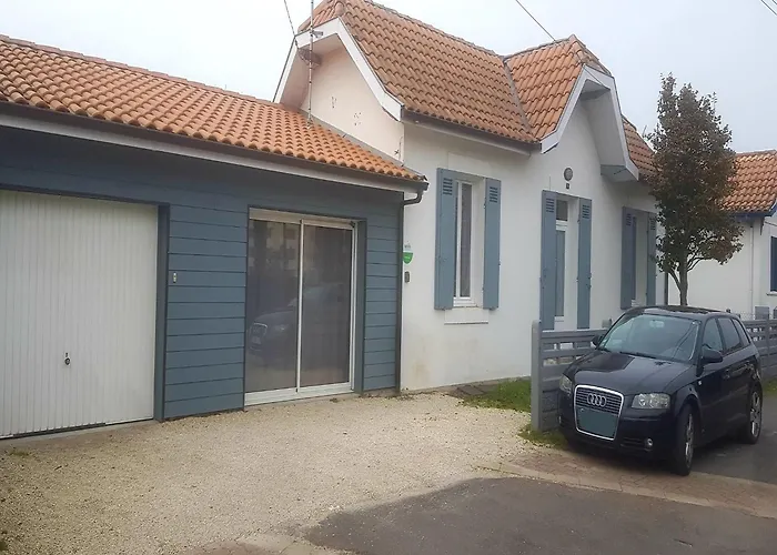 Poolside Escape By Arcachon