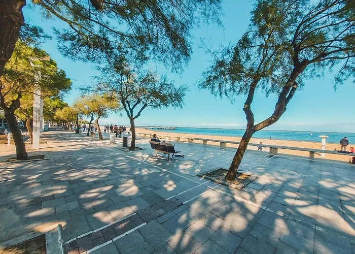 Poolside Escape By Arcachon *